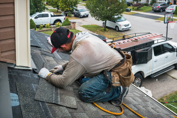 Professional Roofing technician working in Alma, MI